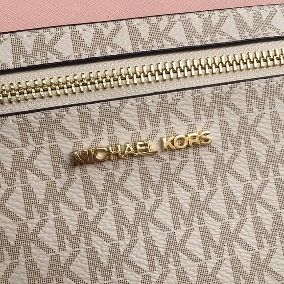 Michael Kors Jet Set Vanilla Blush Zip Crossbody Bag - Picture 5 of 8